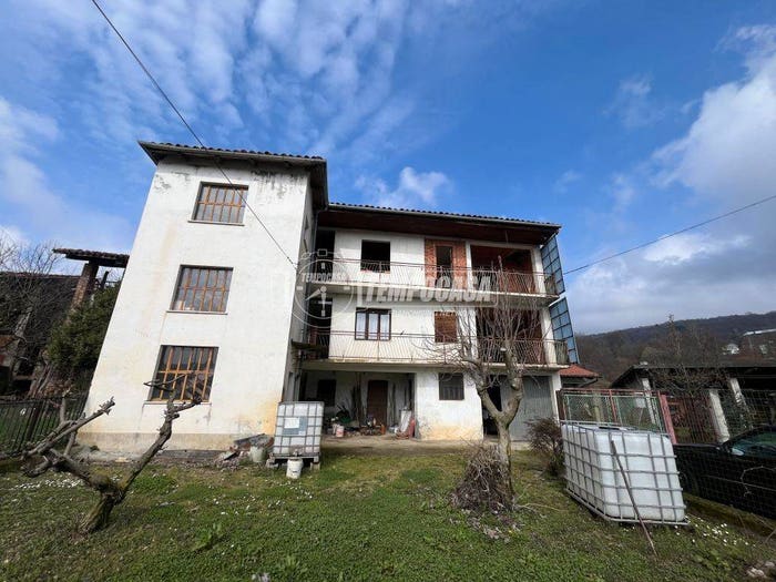 Casa quadrilocale in vendita in Via Umberto I, Lugnacco, Val di Chy