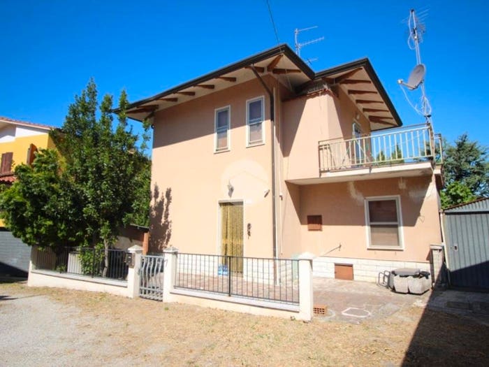 Casa quadrilocale in vendita in Via Chiesa Formignano, Luzzena, Cesena
