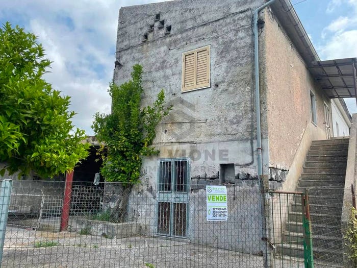 Casa con 6 locali in vendita in Strada Interpoderale Contrada Ceci, Faicchio