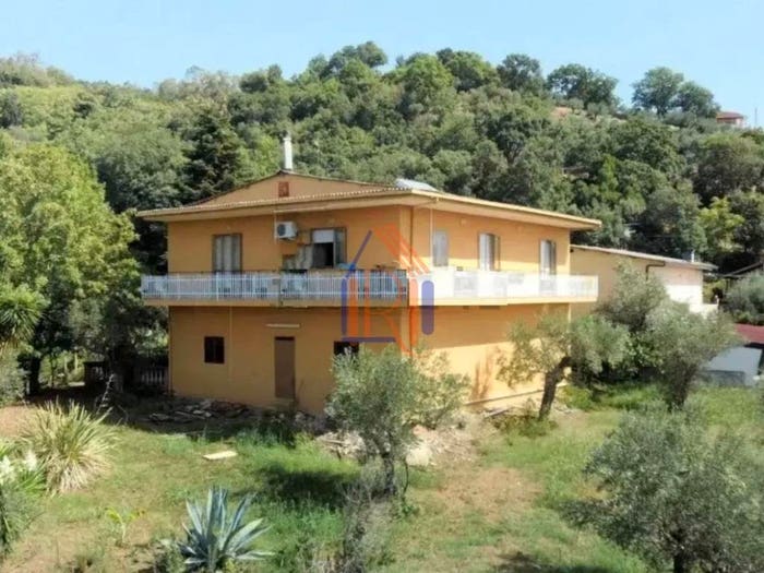 Casa quadrilocale in vendita in Via Rosario Livatino, Lamezia Terme
