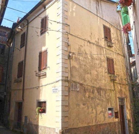 Casa quadrilocale in vendita in Via Della Gora, Centro, Bagnone