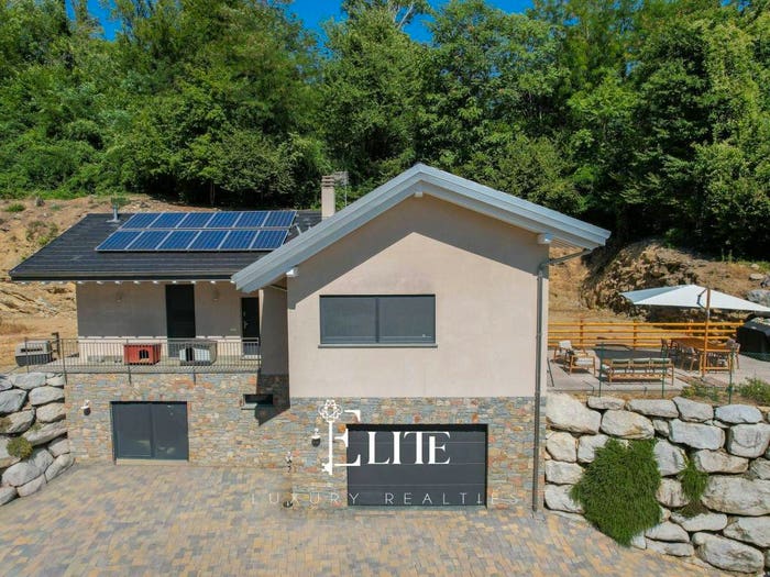 Casa con 5 locali in vendita in Via Maggio, Leggiuno