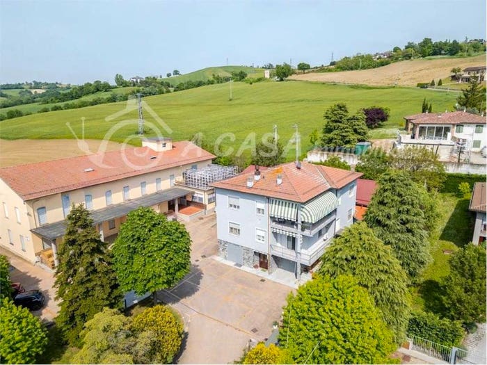 Casa con 6 locali in vendita in Via Roma, Centro, Langhirano