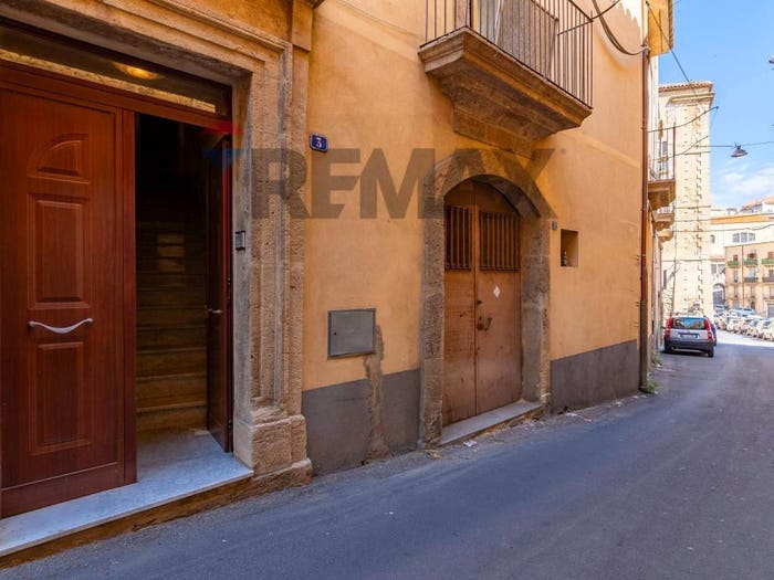 Appartamento quadrilocale in vendita in Via Ciancio, Centro, Caltagirone
