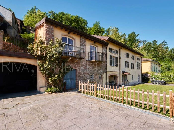 Casa con 6 locali in vendita in Località Rocca Grue, Sarezzano
