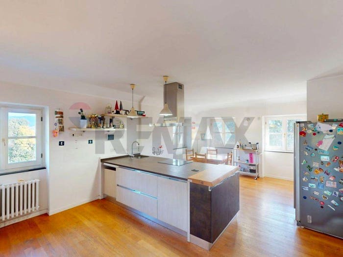 Casa con 6 locali in vendita in Via Pozzoni, Bolzaneto, Genova