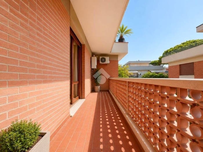 Appartamento quadrilocale in vendita in Via Pisa, Marina di Massa Centro, Massa