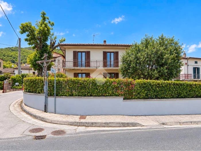 Casa quadrilocale in vendita in Via Borghetto, Purello, Fossato di Vico