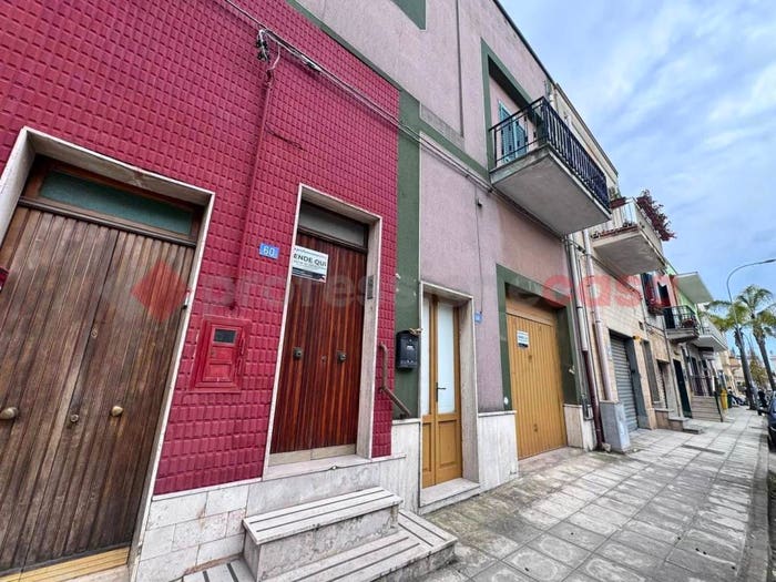 Casa con 6 locali in vendita in VIA UMBERTO I, Centro, Pulsano