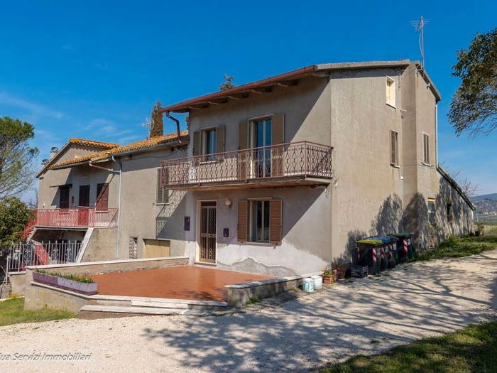 Casa con 6 locali in vendita in Località Poggio Basso, Guardea