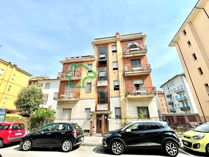 Casa con 6 locali in vendita in Via Lago di Garda, Città Bassa Laghi, Lodi