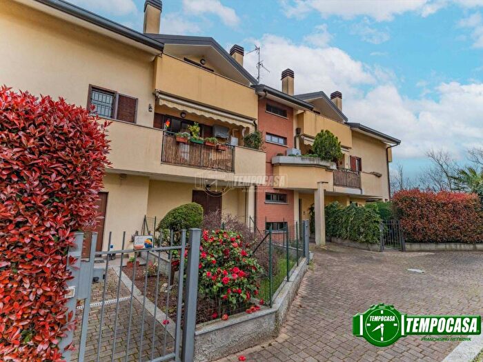 Appartamento trilocale in vendita in Viale dei Falcone e Borsellino, Arluno