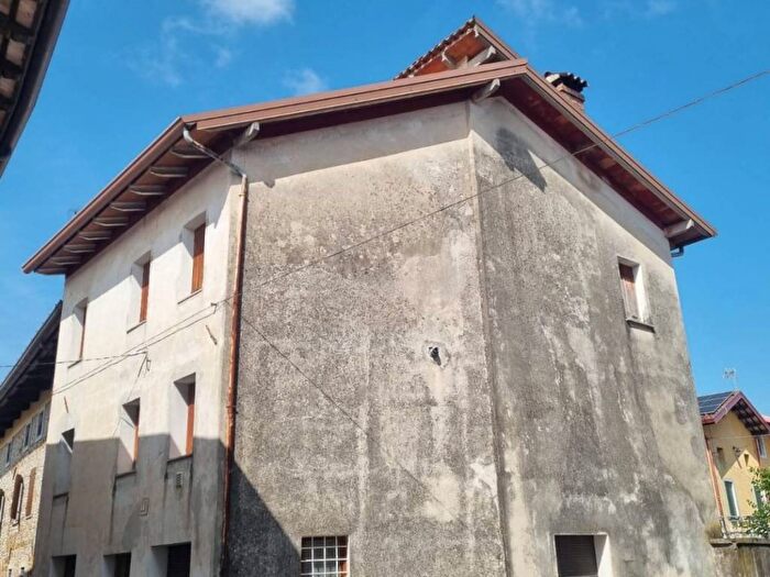 Casa con 6 locali in vendita in Via Peruzzi, Buttrio