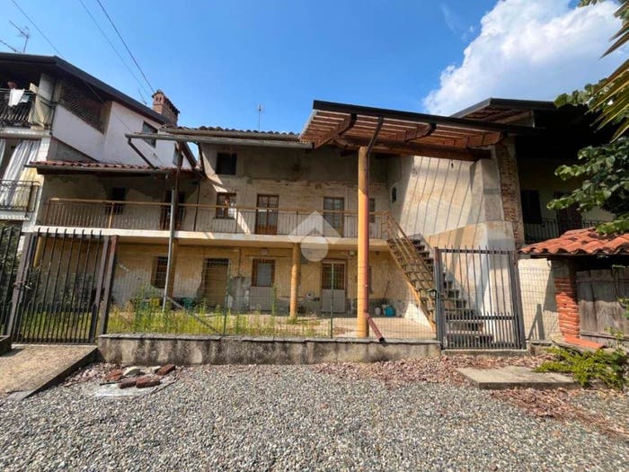 Casa con 6 locali in vendita in Str Carossia, Castellamonte