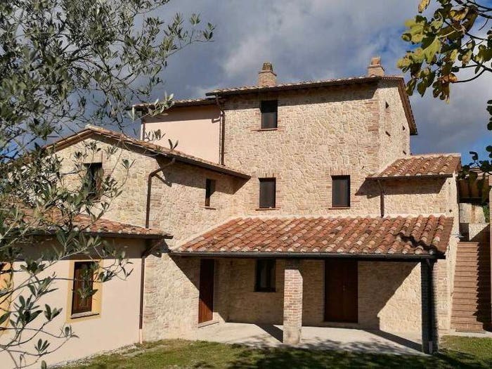Casa con 6 locali in vendita in via roma, Centro, Avigliano Umbro