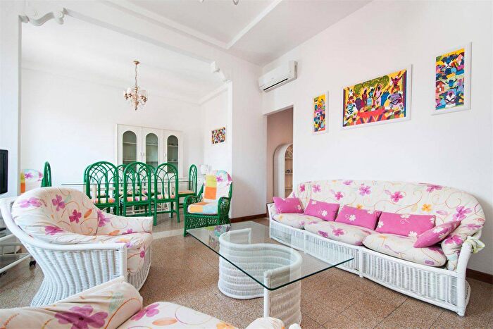 Appartamento quadrilocale in vendita in Via Giosuè Carducci, Forte Dei Marmi