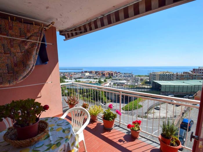 Appartamento quadrilocale in vendita in Via Pietra Ligure, Voltri, Genova