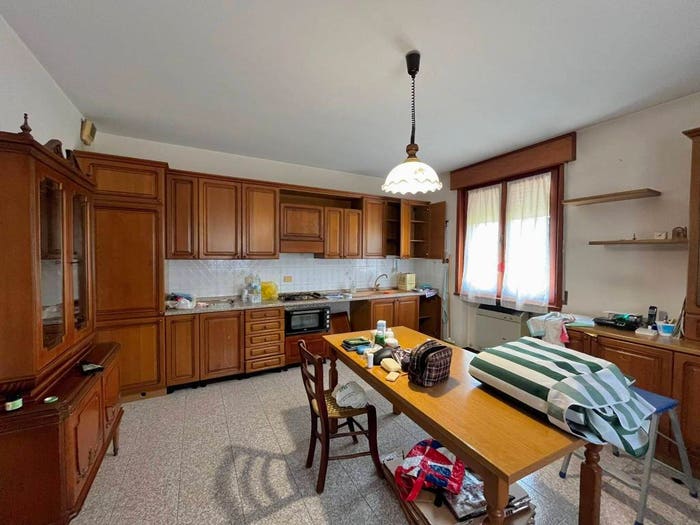 Casa con 6 locali in vendita in Via Giuseppe Garibaldi, Centro, Moglia