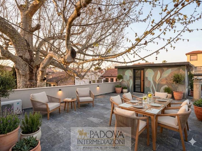 Casa con 6 locali in vendita in Piazze Duomo, Padova