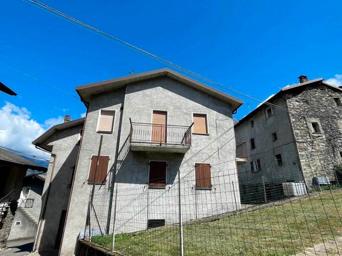 Appartamento con 6 locali in vendita in Via Coseggio di Sopra, Centro, Talamona