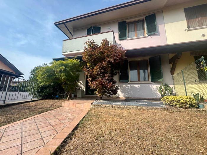 Casa quadrilocale in vendita in Via San Giovanni Bosco, Centro, Leno