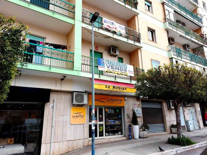 Appartamento con 6 locali in vendita in Via Iv Novembre SNC, Centro, Crotone