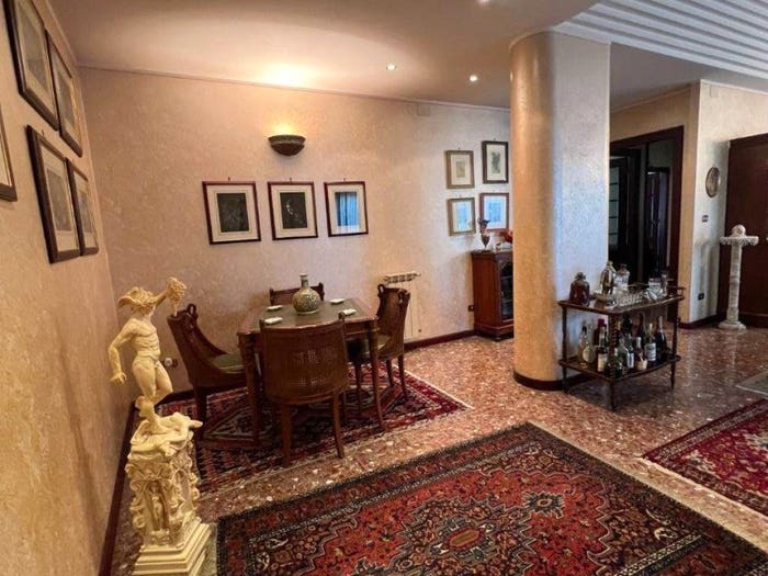 Appartamento con 6 locali in vendita in Viale Marco Polo, Picanello, Catania