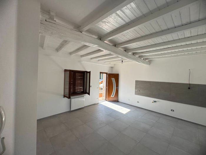 Appartamento trilocale in vendita in Via Milano, Centro, Cuveglio