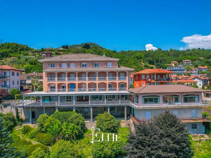 Casa con 6 locali in vendita in Via Guglielmo Marconi, Centro, Nebbiuno
