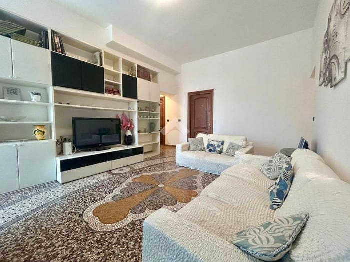 Appartamento con 6 locali in vendita in Via Ronchi, Multedo, Genova