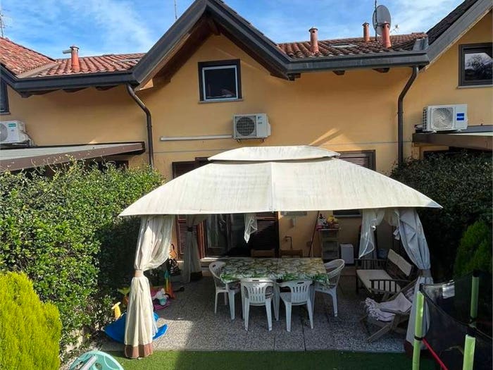 Casa trilocale in vendita in Via San Michele, Centro, Borgo Ticino