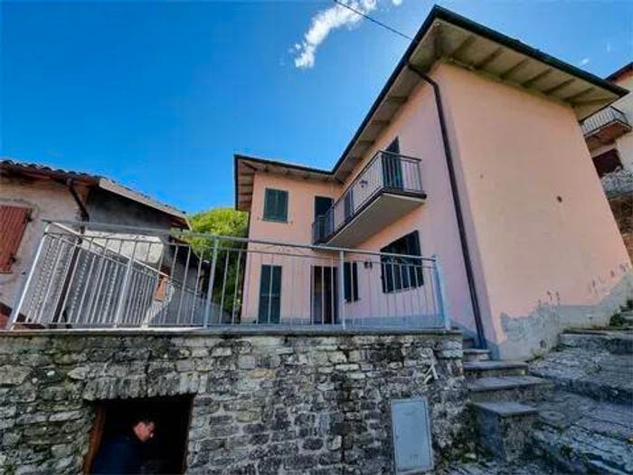 Casa con 5 locali in vendita in Via San Nicolao, Camporgiano