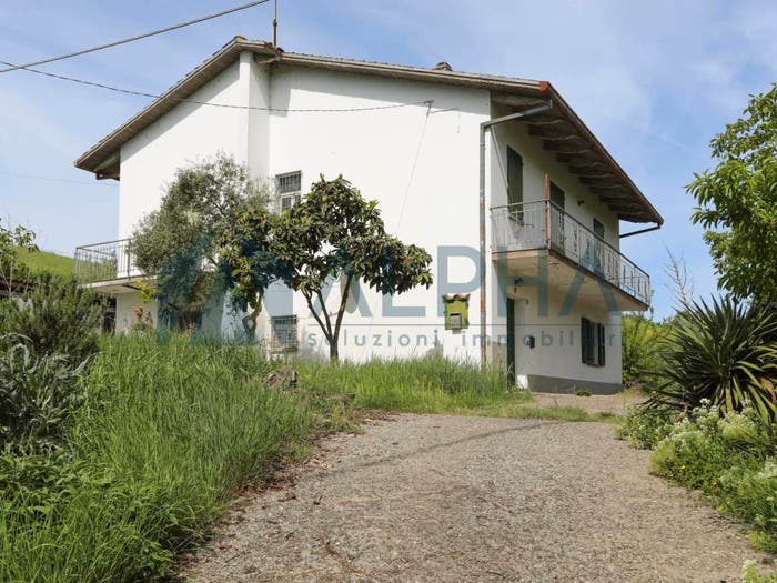 Casa quadrilocale in vendita in Strada San ColombanoDogheria, Meldola