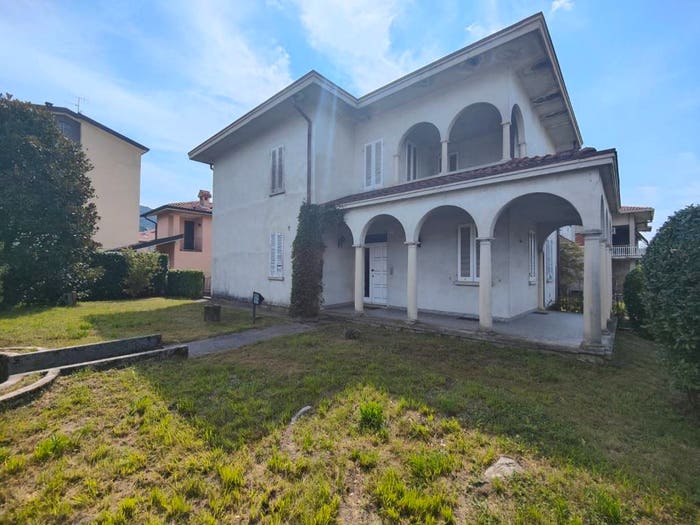 Casa con 6 locali in vendita in Via Provinciale Per Sirone, Centro, Dolzago