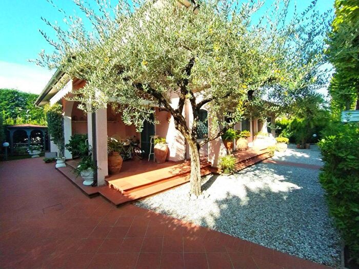 Casa con 6 locali in vendita in Via Palestro, Forte Dei Marmi