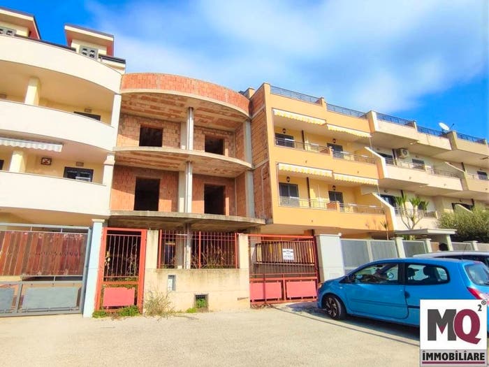 Casa con 6 locali in vendita in Mondragone