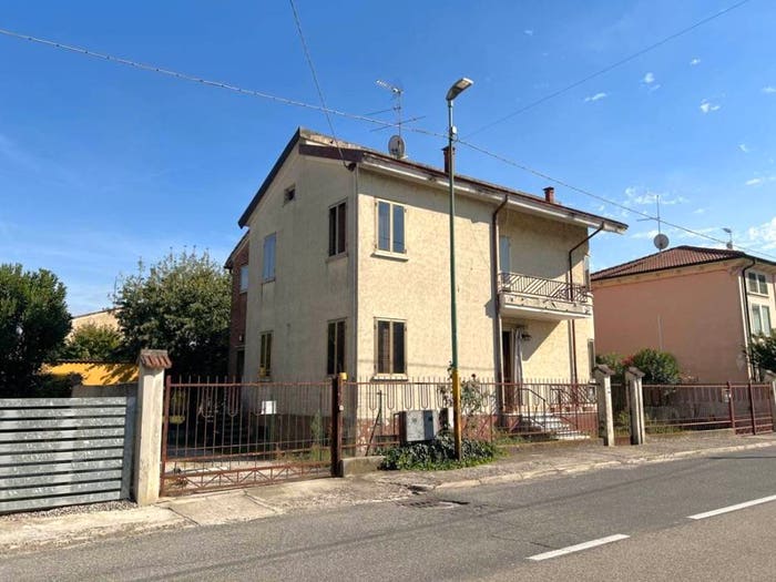 Casa quadrilocale in vendita in via Sauro, Governolo, Roncoferraro