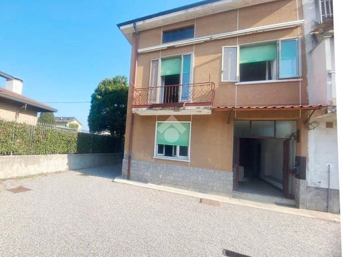 Casa con 5 locali in vendita in Via Silvio Pellico, Centro, Turate