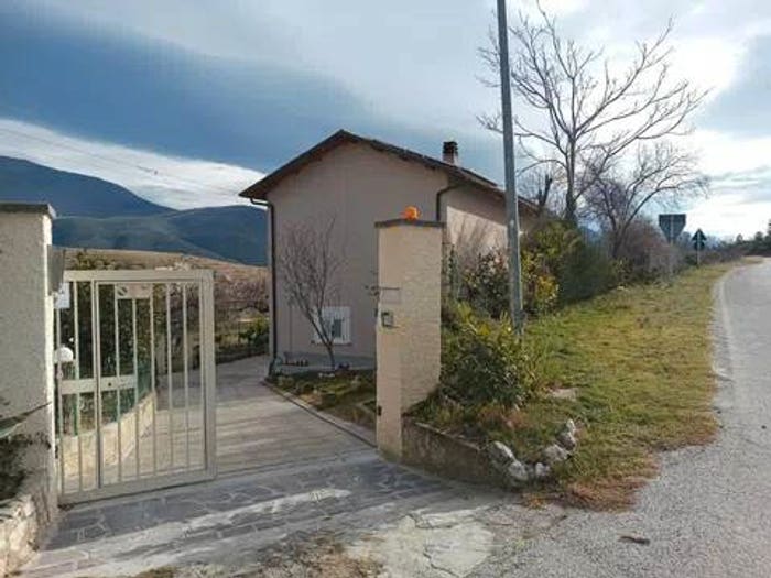 Casa con 6 locali in vendita in Ss, Capestrano