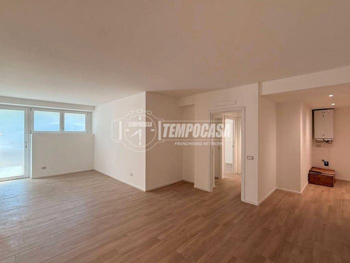 Appartamento trilocale in vendita in Via Papa Pio XI, Monte Olimpino, Como