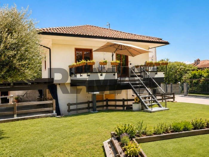 Casa con 5 locali in vendita in Via Europa, Centro, Leggiuno