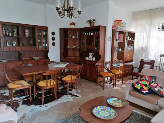Casa con 6 locali in vendita in Centro, Urbino