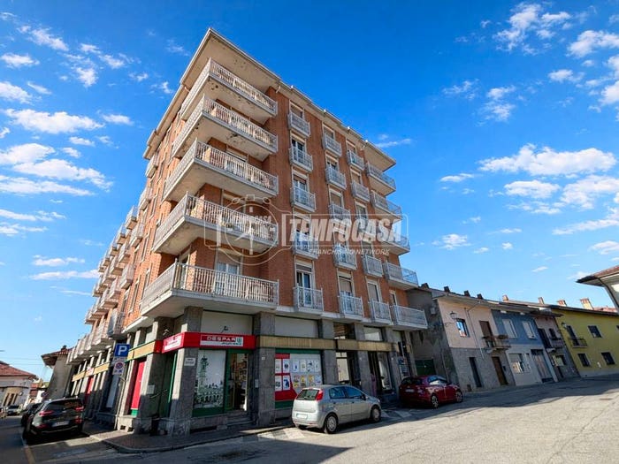 Appartamento quadrilocale in vendita in Piazza Cavour, Centro, Cigliano