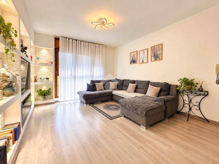 Appartamento con 5 locali in vendita in VIA IPPOLITO NIEVO, Centro, Montale