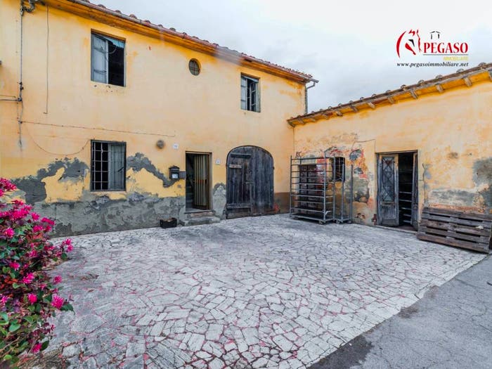 Casa con 5 locali in vendita in Via Romana, Alberghi Via Romana Pescia Morta, Pescia
