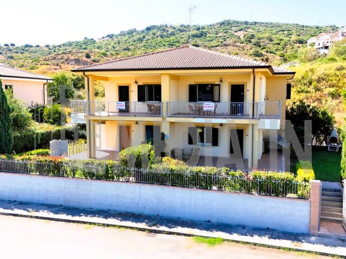 Appartamento quadrilocale in vendita in VIA GIOVANNI FALCONE, Mandatoriccio
