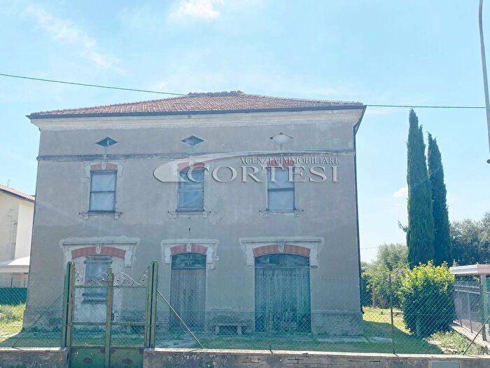 Casa con 6 locali in vendita in Centro, San Costanzo