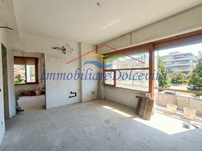 Appartamento trilocale in vendita in Via Pietro da Cortona, Isolotto Talenti, Firenze