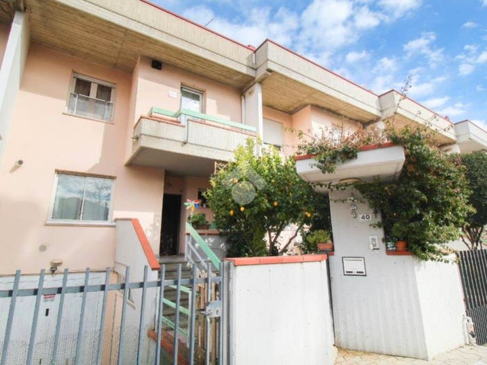Casa con 6 locali in vendita in Via Sava, Villa Carmine, Montesilvano
