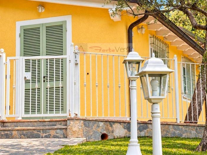 Casa con 5 locali in vendita in Via Palatina, Pietrasanta